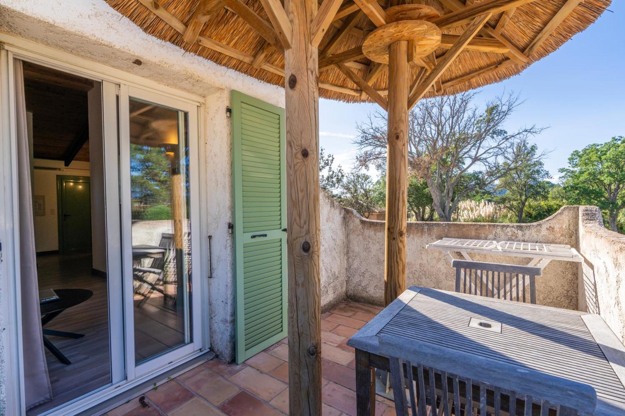 Residence Domaine De Caranella Порто-Векио Стая снимка
